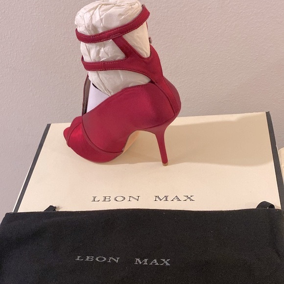 NIB [Leon Max] Red Satin Pika Ankle Wrap Peep Toe Stiletto Pumps Women’s Sz 5.5 - Picture 8 of 10